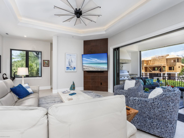 Luxurious Vacation Pool Home in Siesta Key 5 min walk to beach